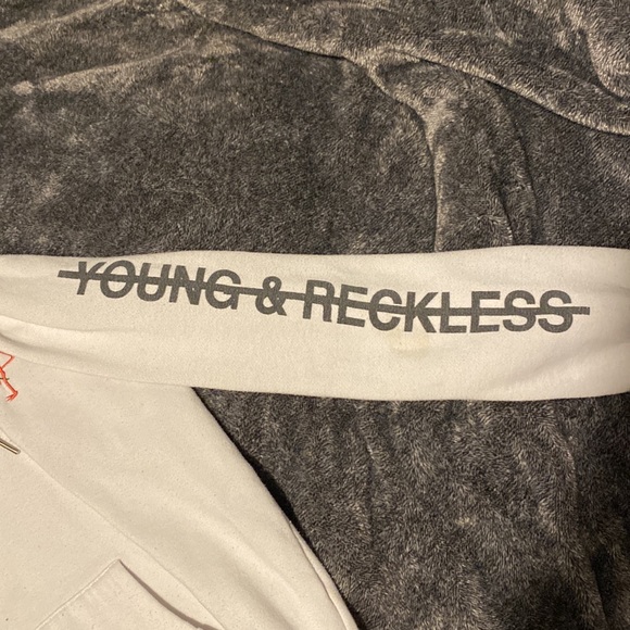 White Y&R sweater - Picture 2 of 3